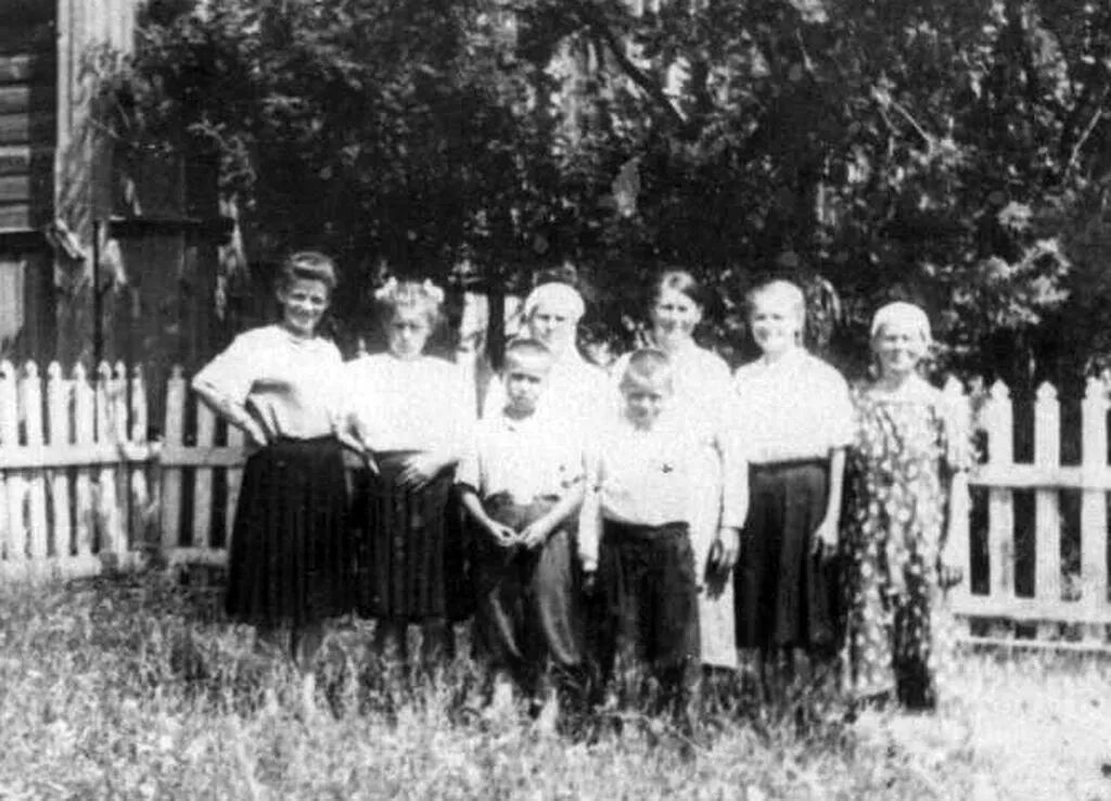 Возле Кокуйской школы 1935 г.