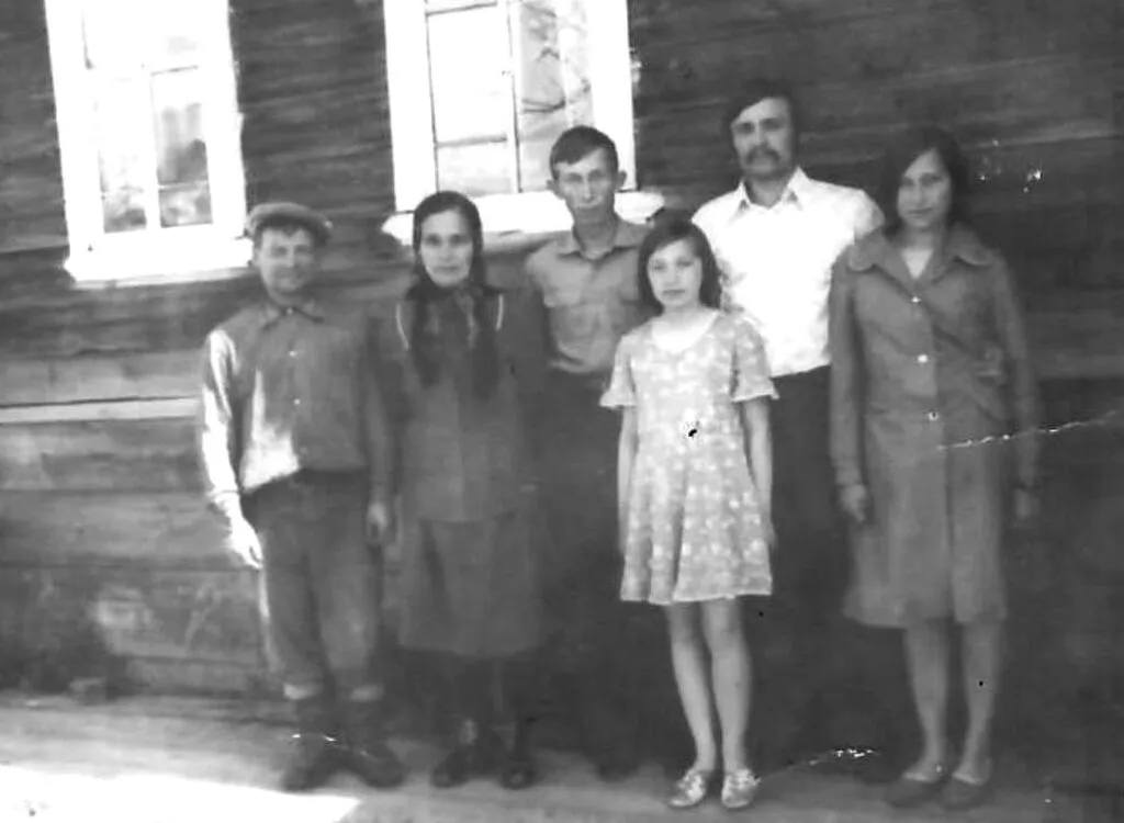 семья Сухих приехали в д. Севастьяне в дом Чистоусовых Лидии и Владимира в конце 70-х годов XXвека