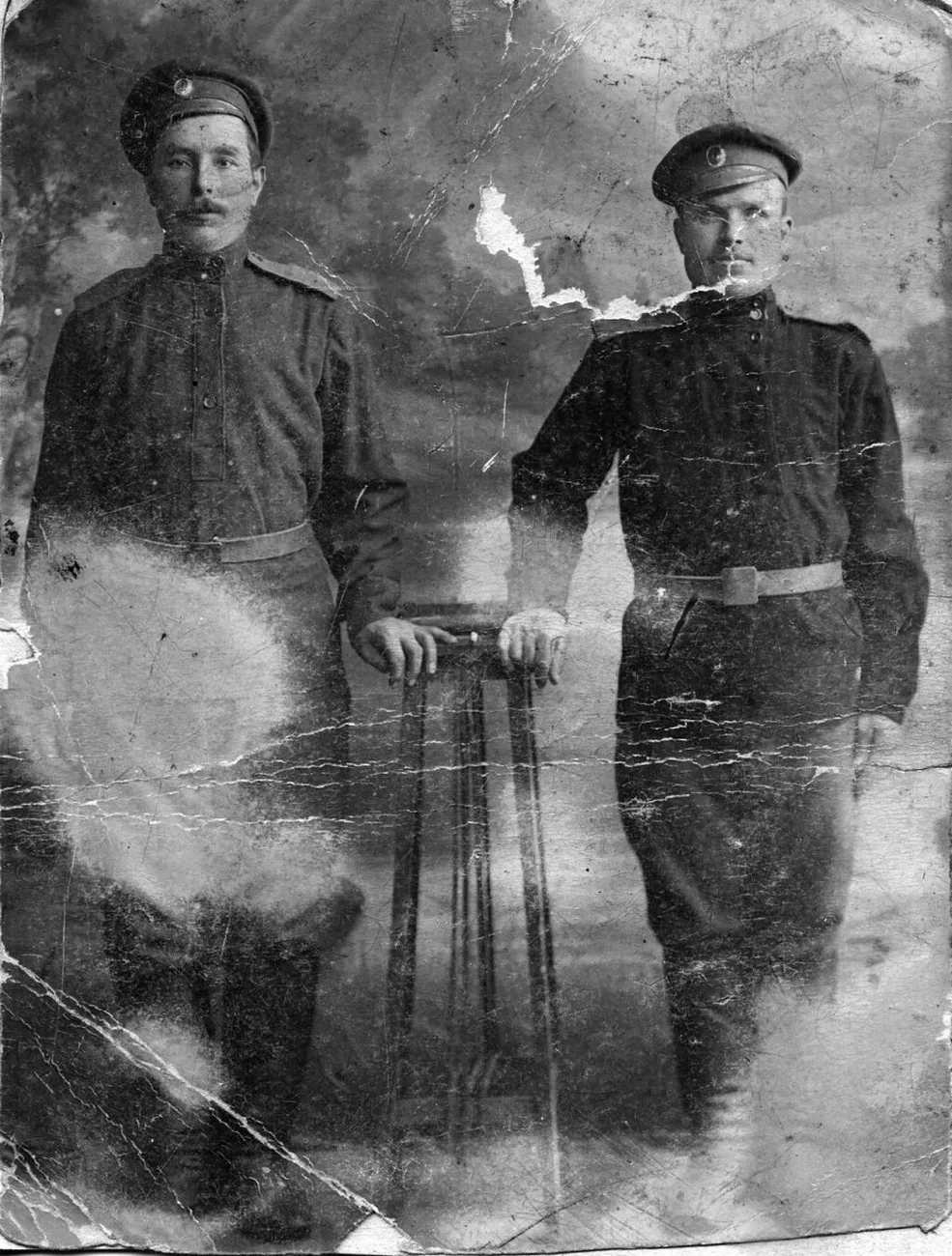 Слева Бурдин Матфей Васильевич, участник 1 Мировой войны 1883-1945