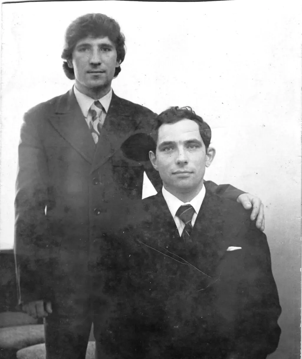 Вася Савинцев и Витя Мартынов (был женат на Устименко)