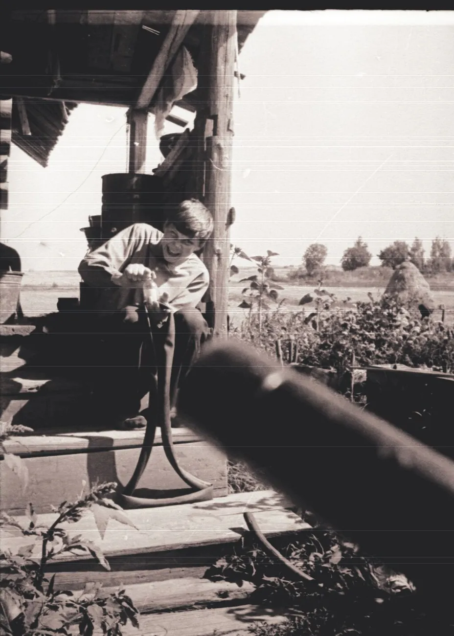1972 На крылечке Квасов Валерий