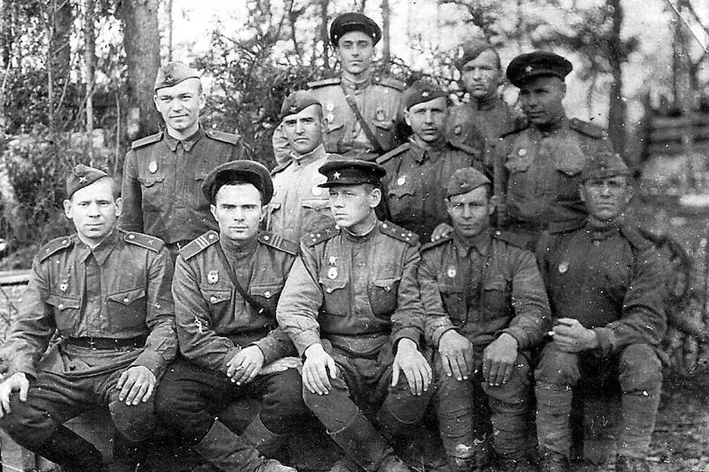 Чибаков Петр Артамонович 1 слева 1 ряд