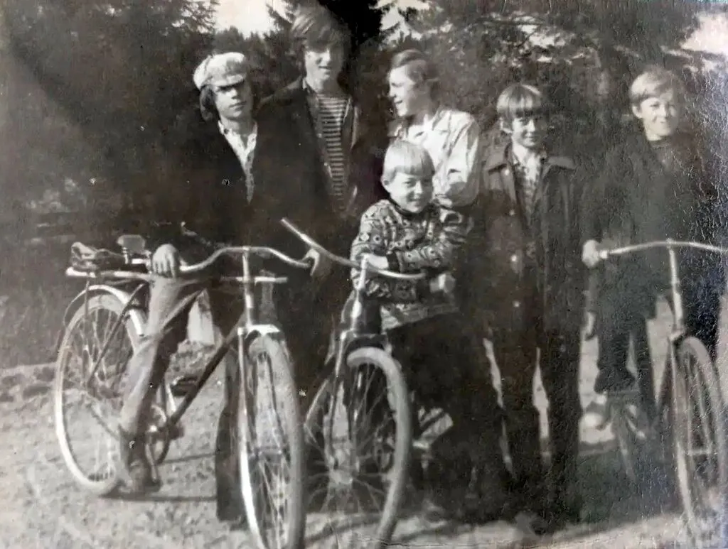 1975г.