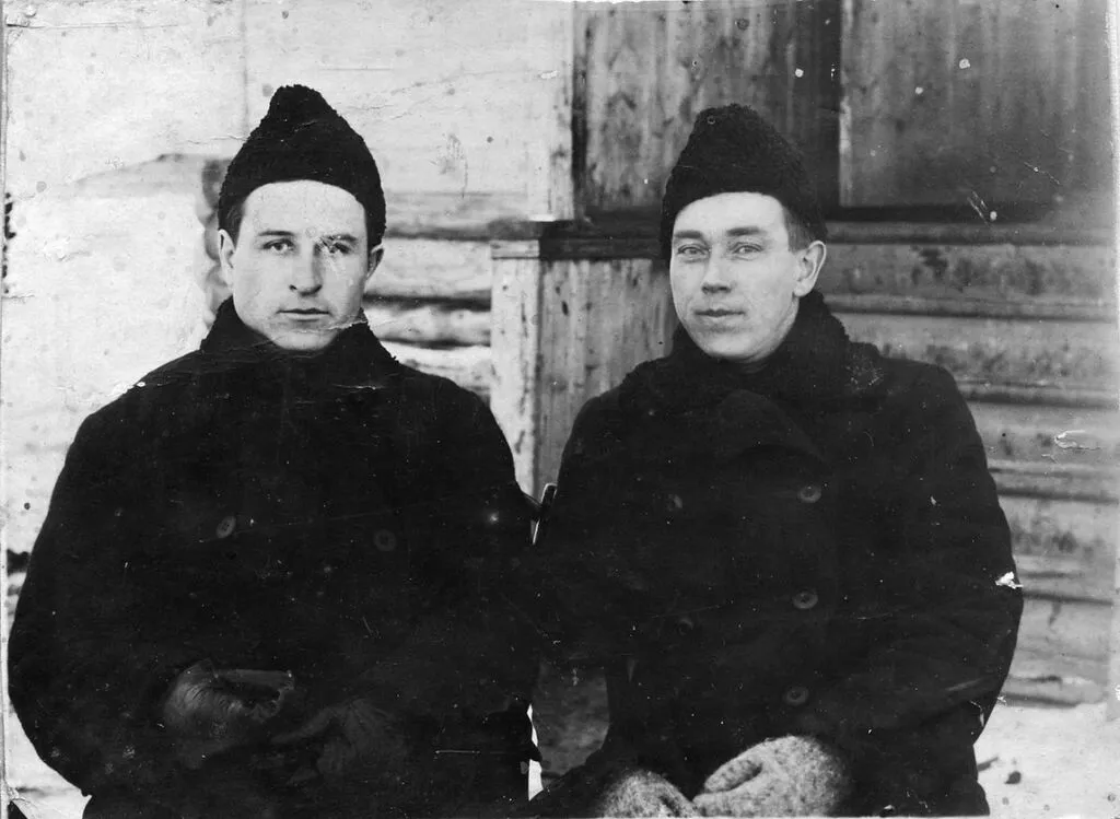 Справа Бурдин Степан Матвеевич (д.Белоречена), слева-Бурдин Даниил Дмитреевич (д.Закокуй)